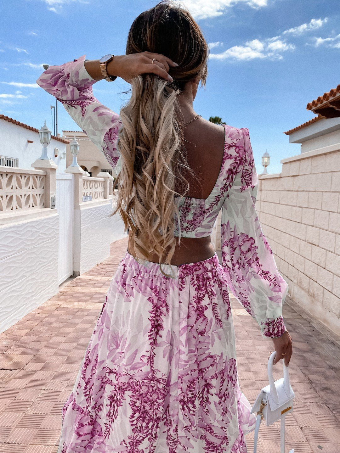 GR | Elegant dress with a neckline