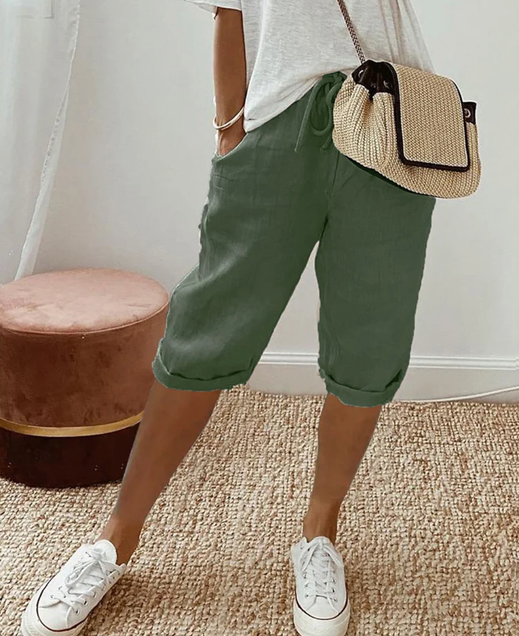 GR - Short, trendy, fashionable knee-length breeches for women