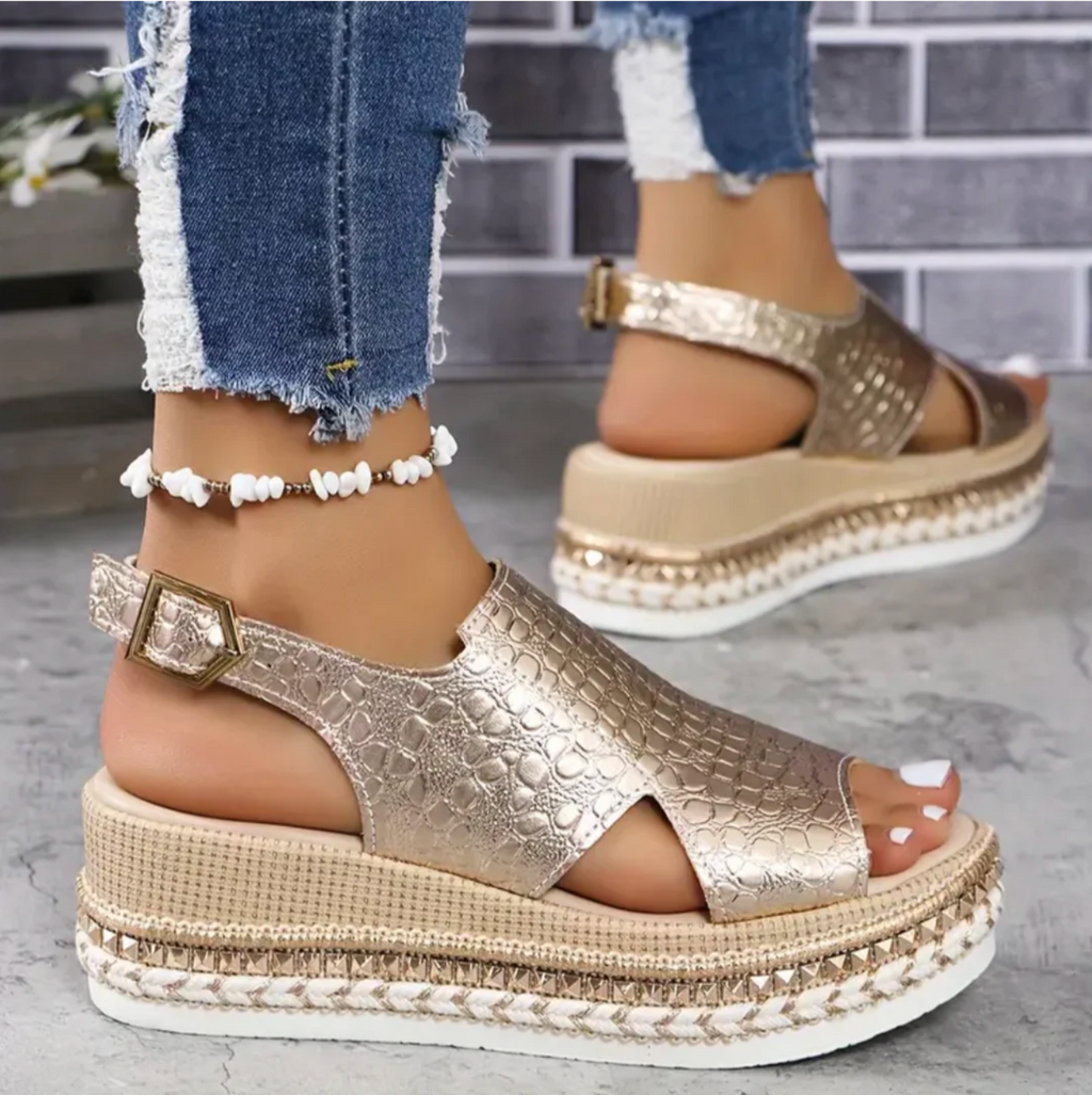 Elegant and stylish sandals with a platform sole