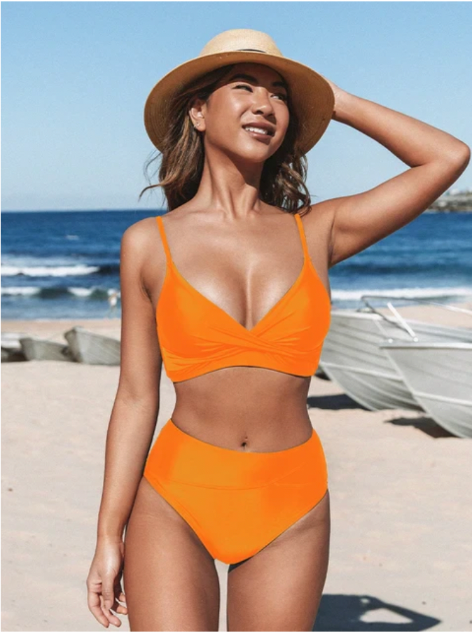 GR | Beautifully shaped and elegant bikini set 