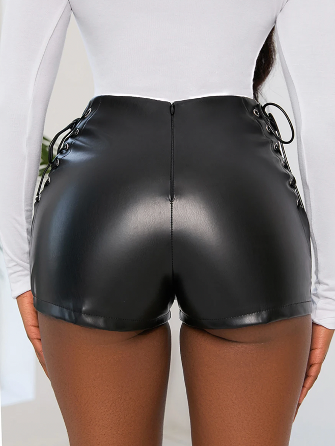GR | Leder Shorts mit Schnalle