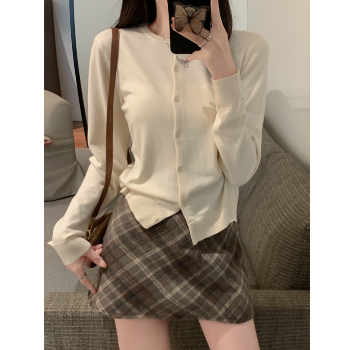 Damen Strickjacke mit knöpfbarem Design und elegantem Rundhalsausschnitt GR