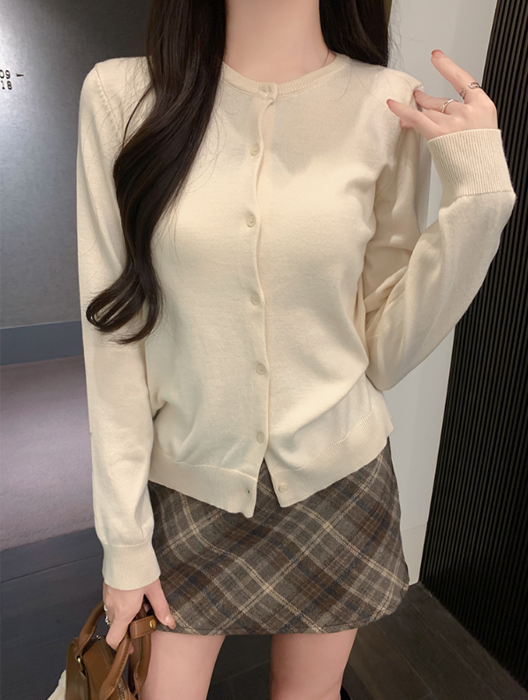 Damen Strickjacke mit knöpfbarem Design und elegantem Rundhalsausschnitt GR