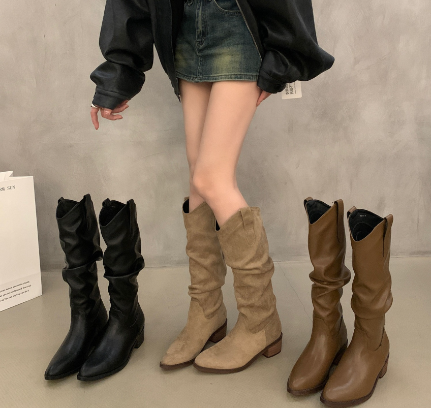 GR - Vintage suede boots with ruffles
