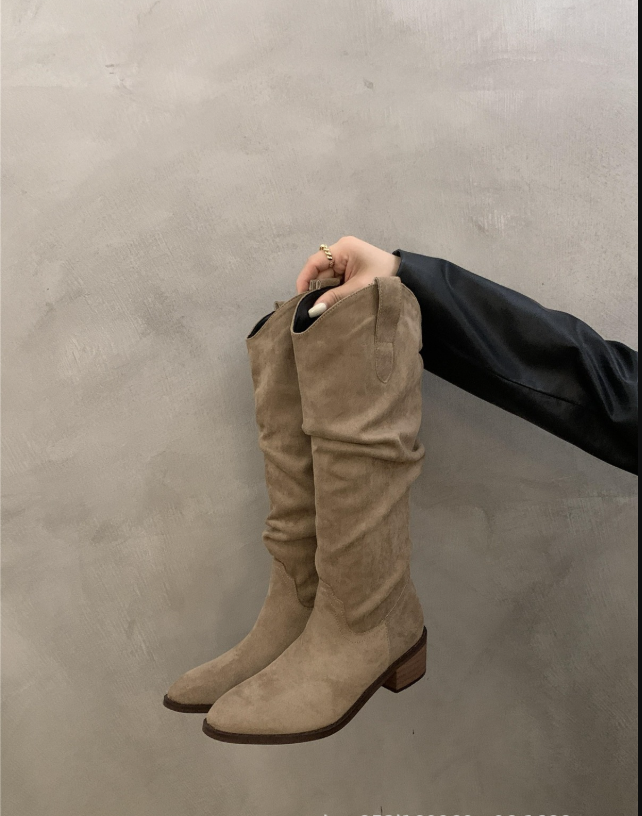 GR - Vintage suede boots with ruffles