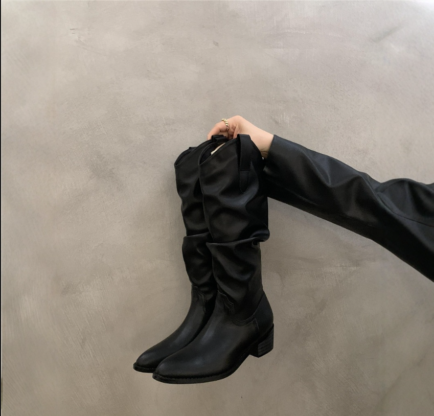 GR - Vintage suede boots with ruffles