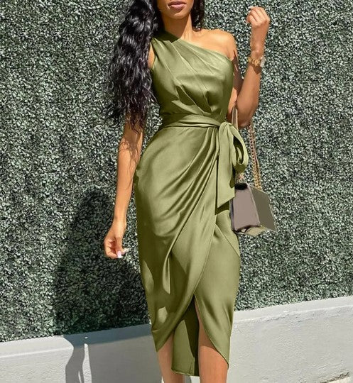 GR | One Shoulder Midi Kleid Asymmetrische Passform Taillenknoten Detail Eleganter Drapierter Rock