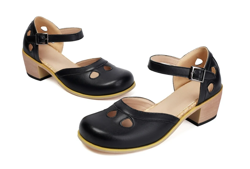 GR | Orthopedic sandals with low heels