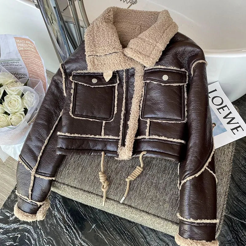GR | Short-cut leather jacket with lambskin