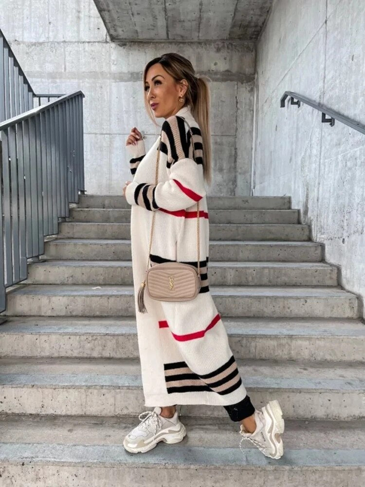 GR - Lange gestreifte Strickjacke