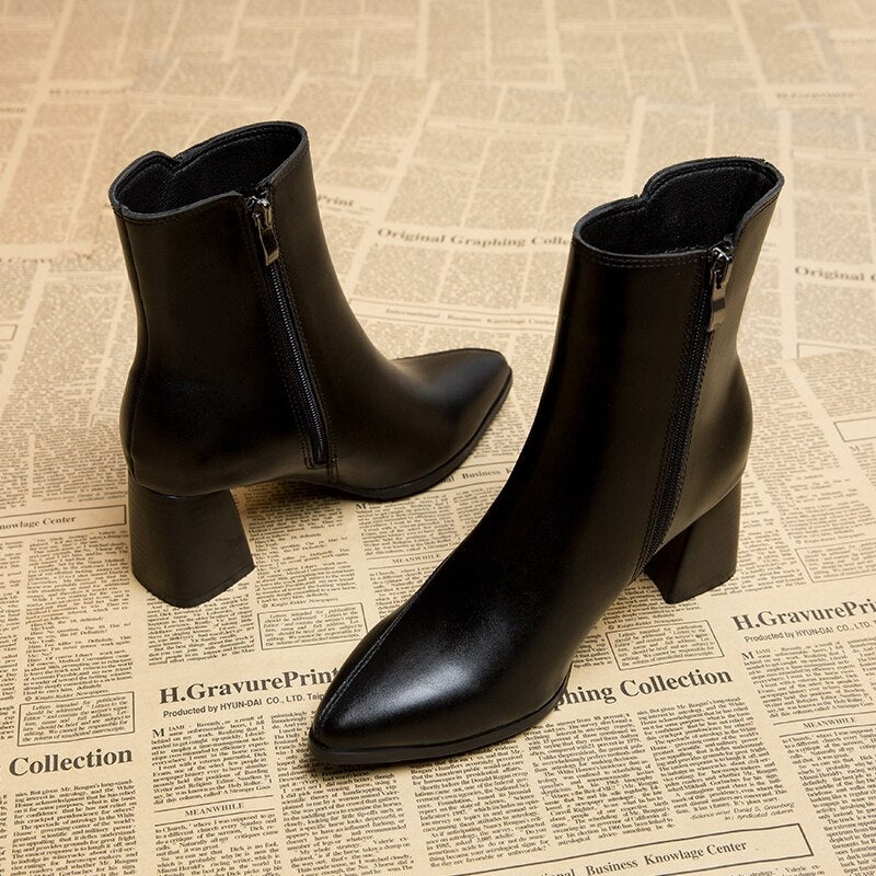 GR Women's ankle boots in style - Slim silhouette for timeless elegance