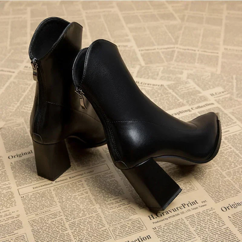 GR | High-heeled boots with zipper
