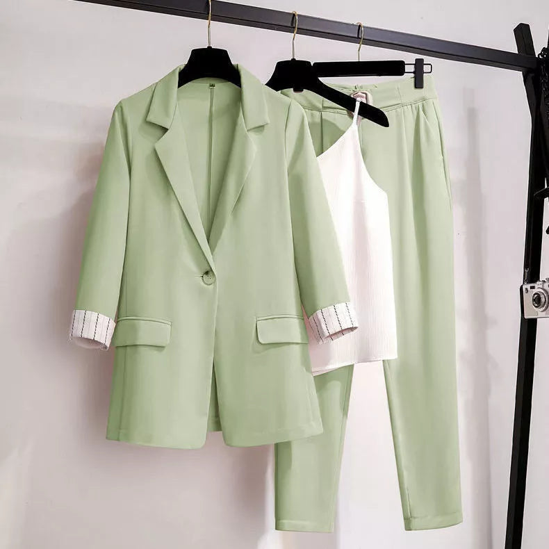 GR | Elegant three-piece plus-size suit for women