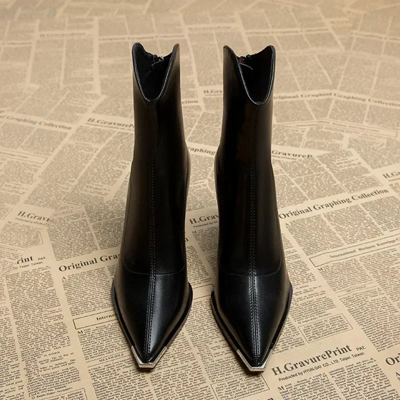GR | High-heeled boots with zipper
