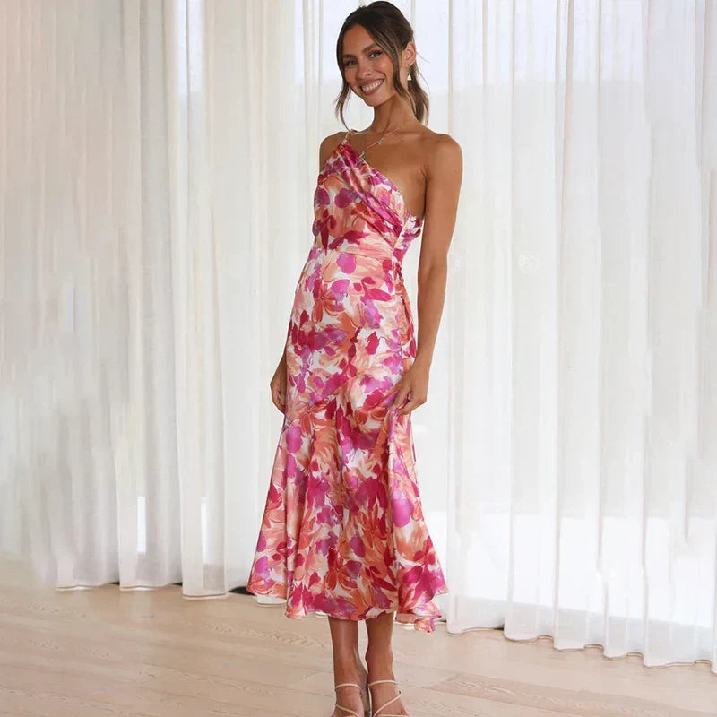The dress with the off-the-shoulder design 