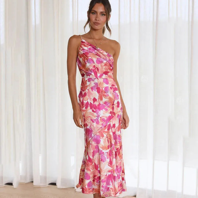 The dress with the off-the-shoulder design 