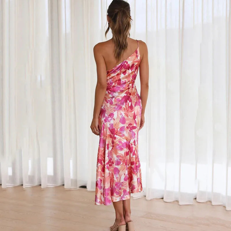 The dress with the off-the-shoulder design 