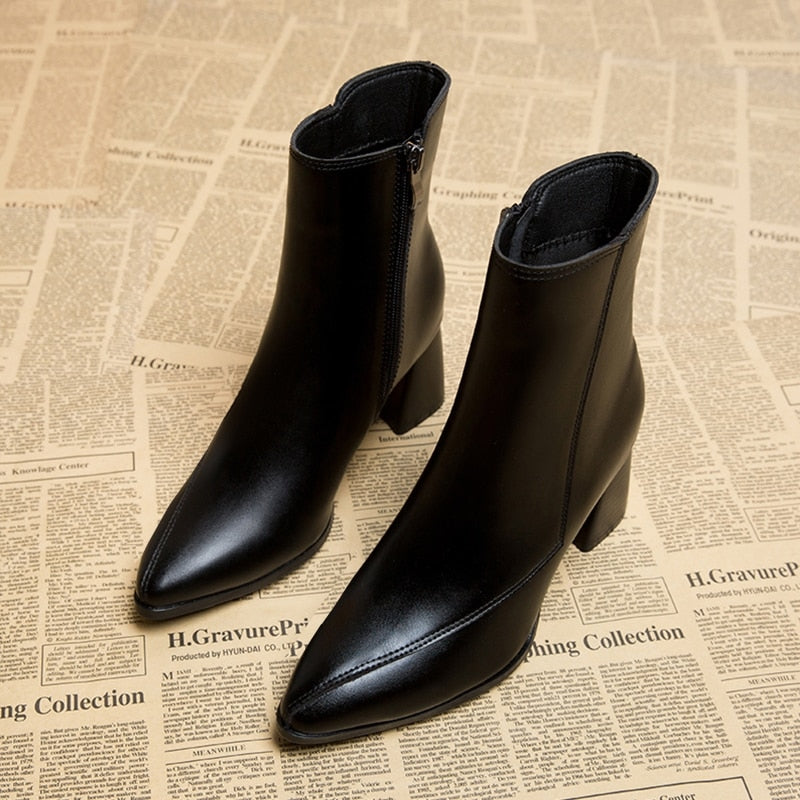 GR Women's ankle boots in style - Slim silhouette for timeless elegance