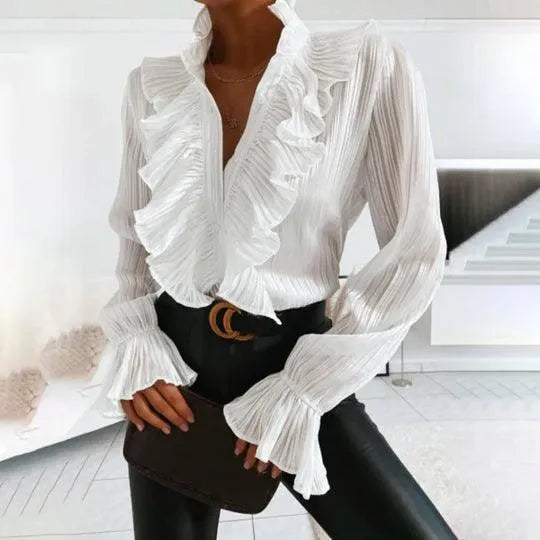 GR | Blouse with ruffles and long sleeves.