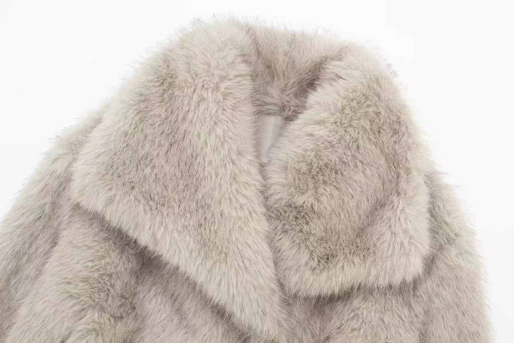 GR | Warm fur jacket for women in a stylish design