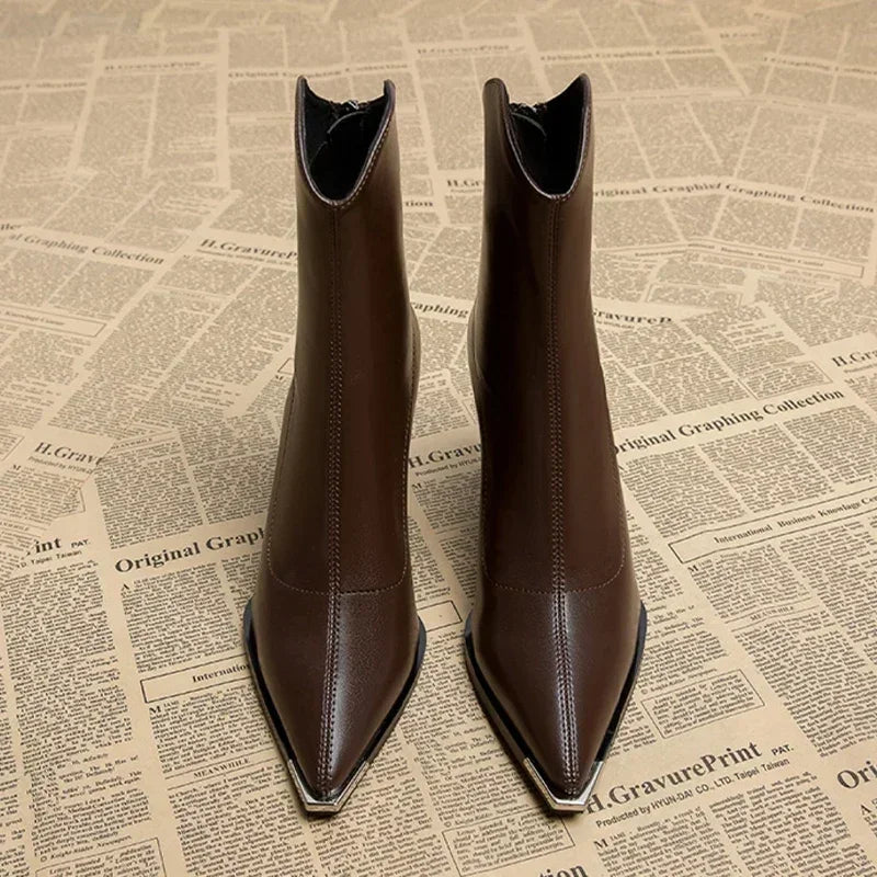 GR | High-heeled boots with zipper