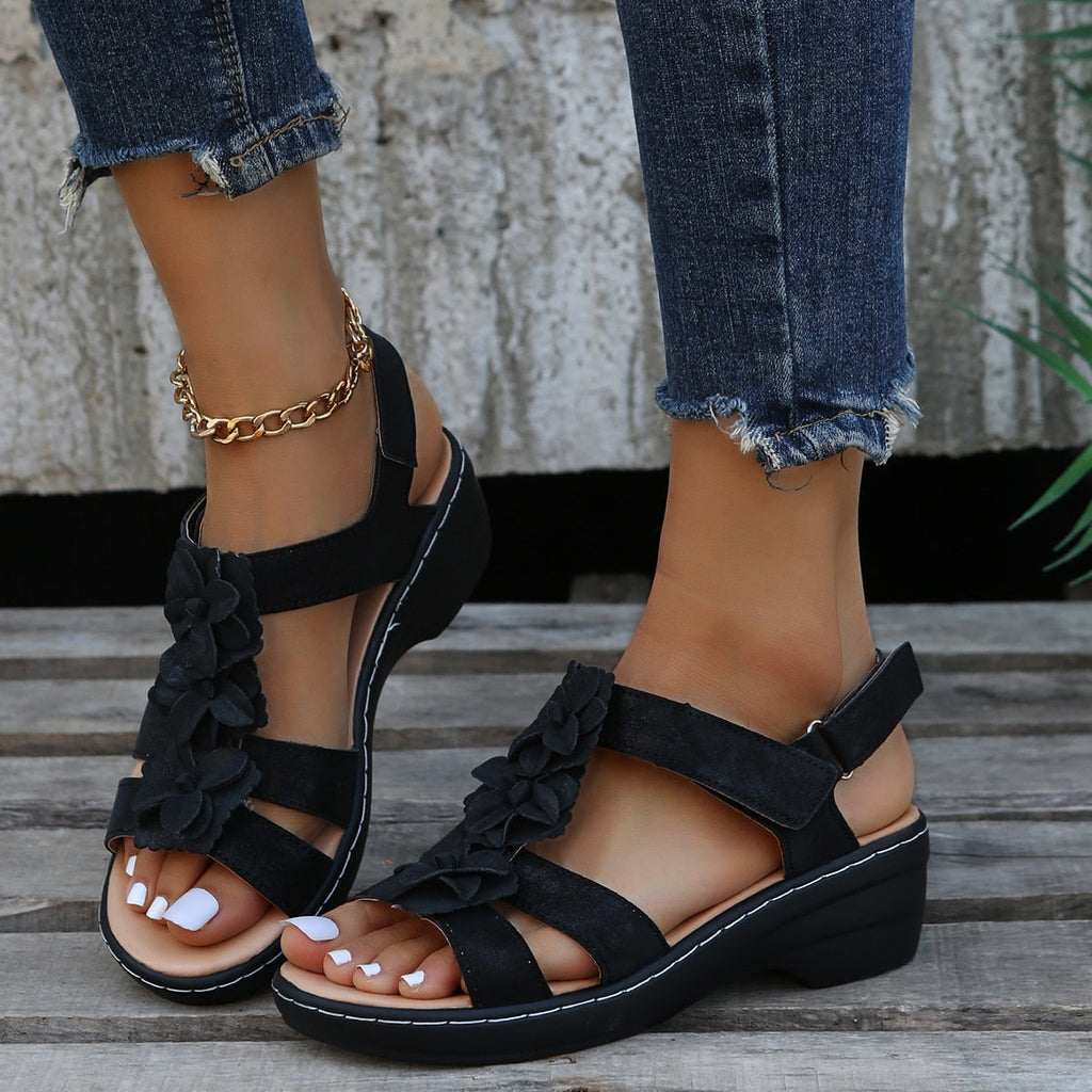 GR | Orthopedic sandals with black flowers 