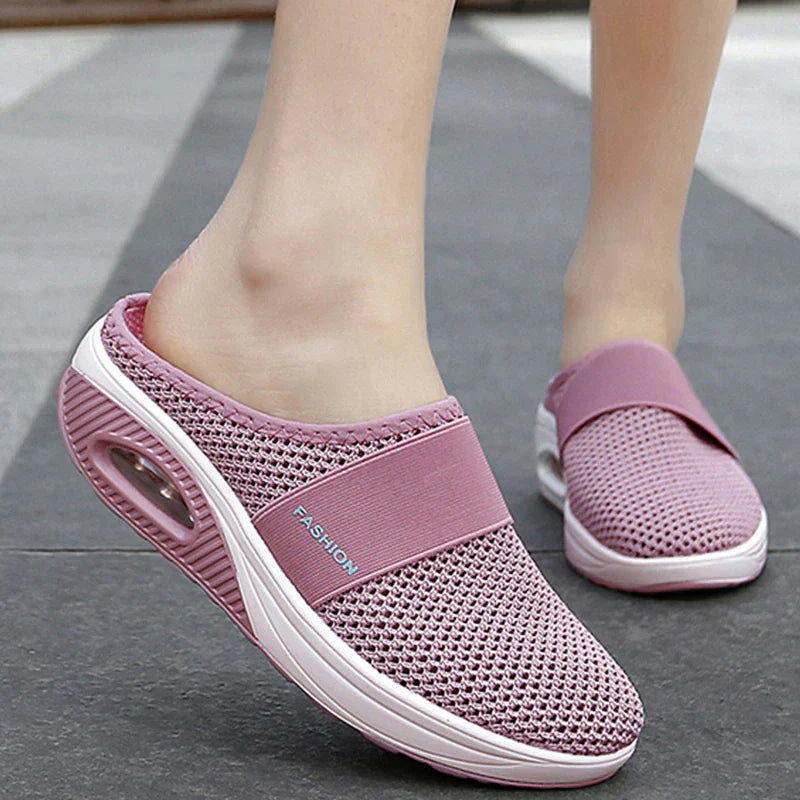 GR | Wedge-heeled shoes or orthopedic sandals