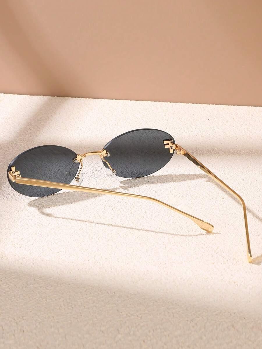 GR | Oval sunglasses with golden accents and subtle stones