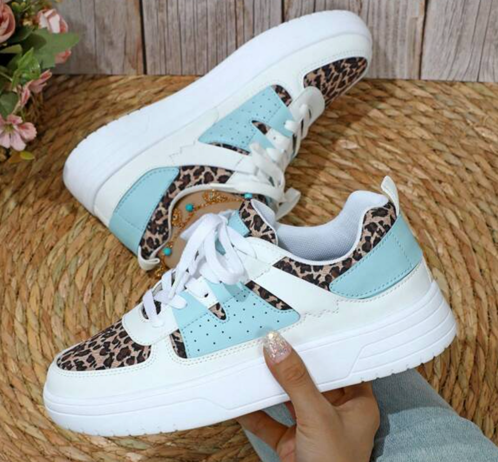 GR | Pastel-colored colorblock sneakers with chunky soles for women