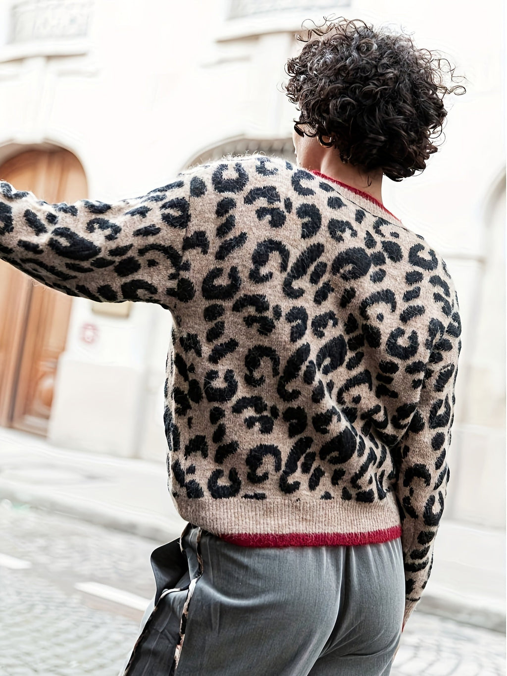GR | Stylish leopard print cardigan with button closure