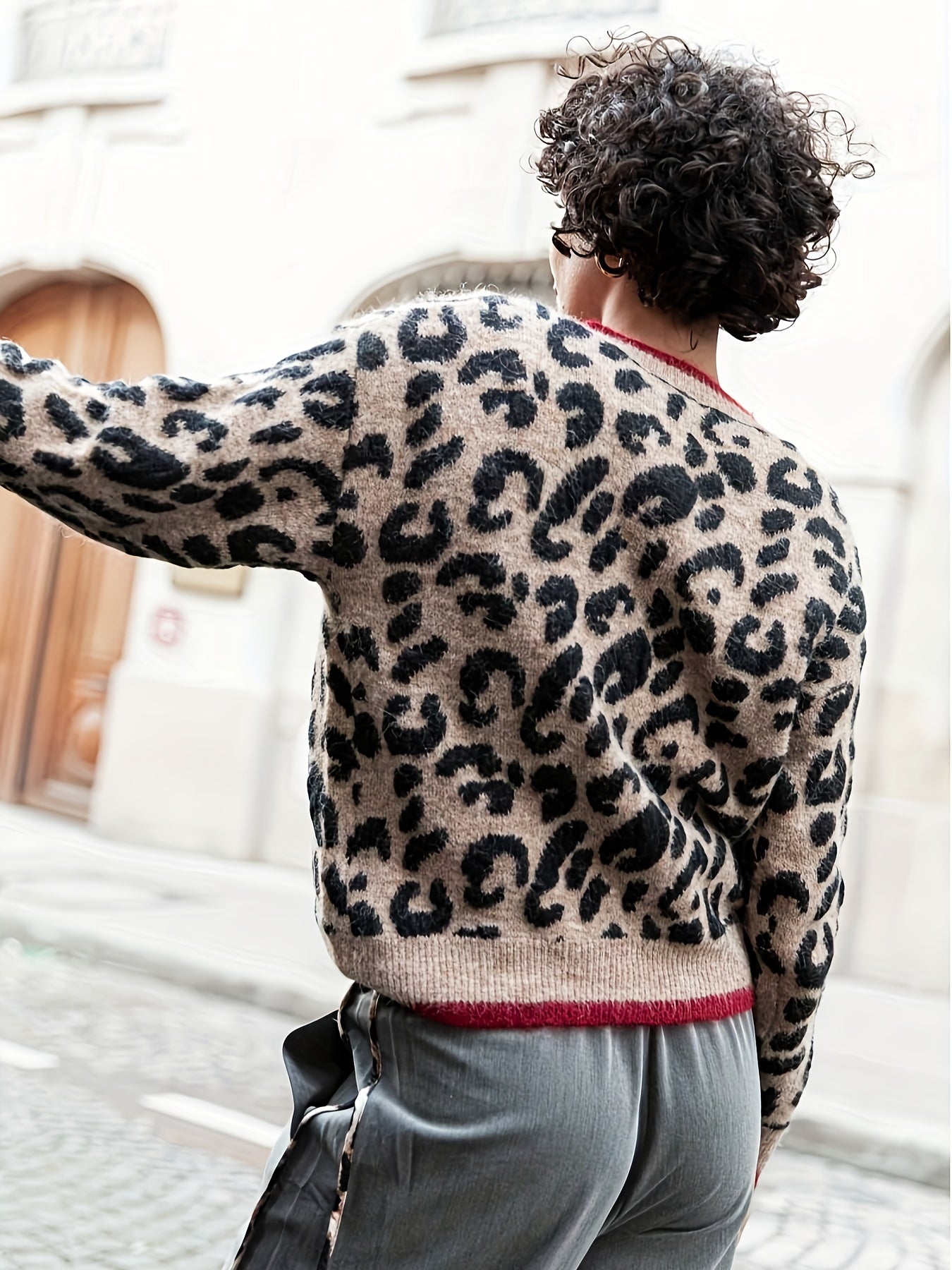 GR | Stylish leopard print cardigan with button closure