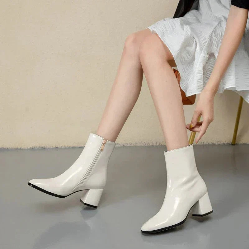 GR | Ankle-high heeled patent leather boots, women's boots