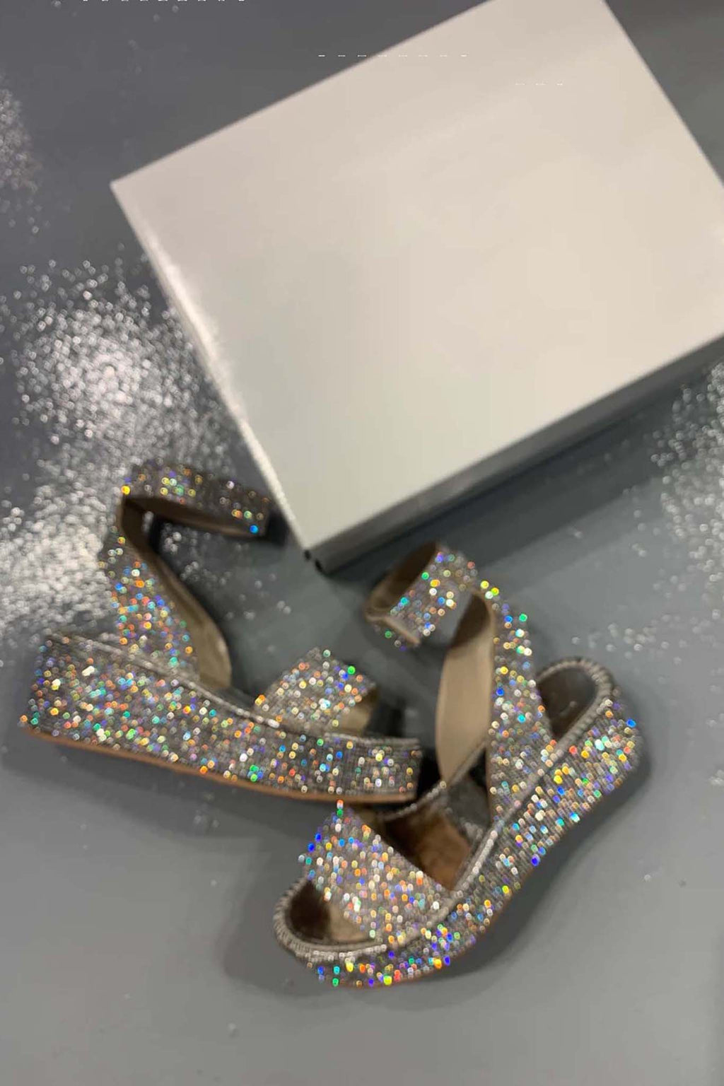 GR | High-heeled sandals