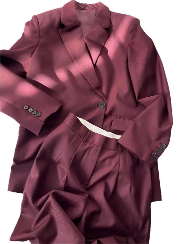 GR | Fashionable two-piece suit. Stylish elegance for every occasion.