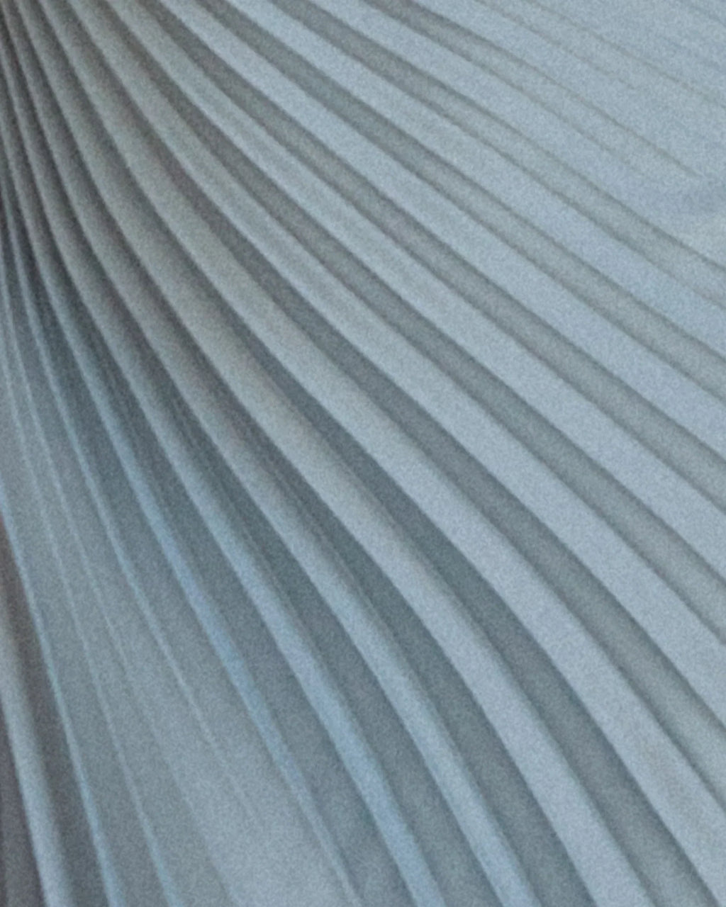 GR | Plissiertes Einärmelkleid