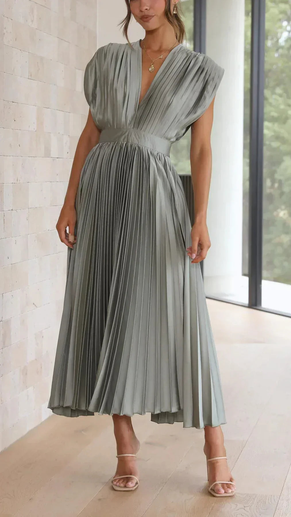 Elegant and sexy pleated dress
