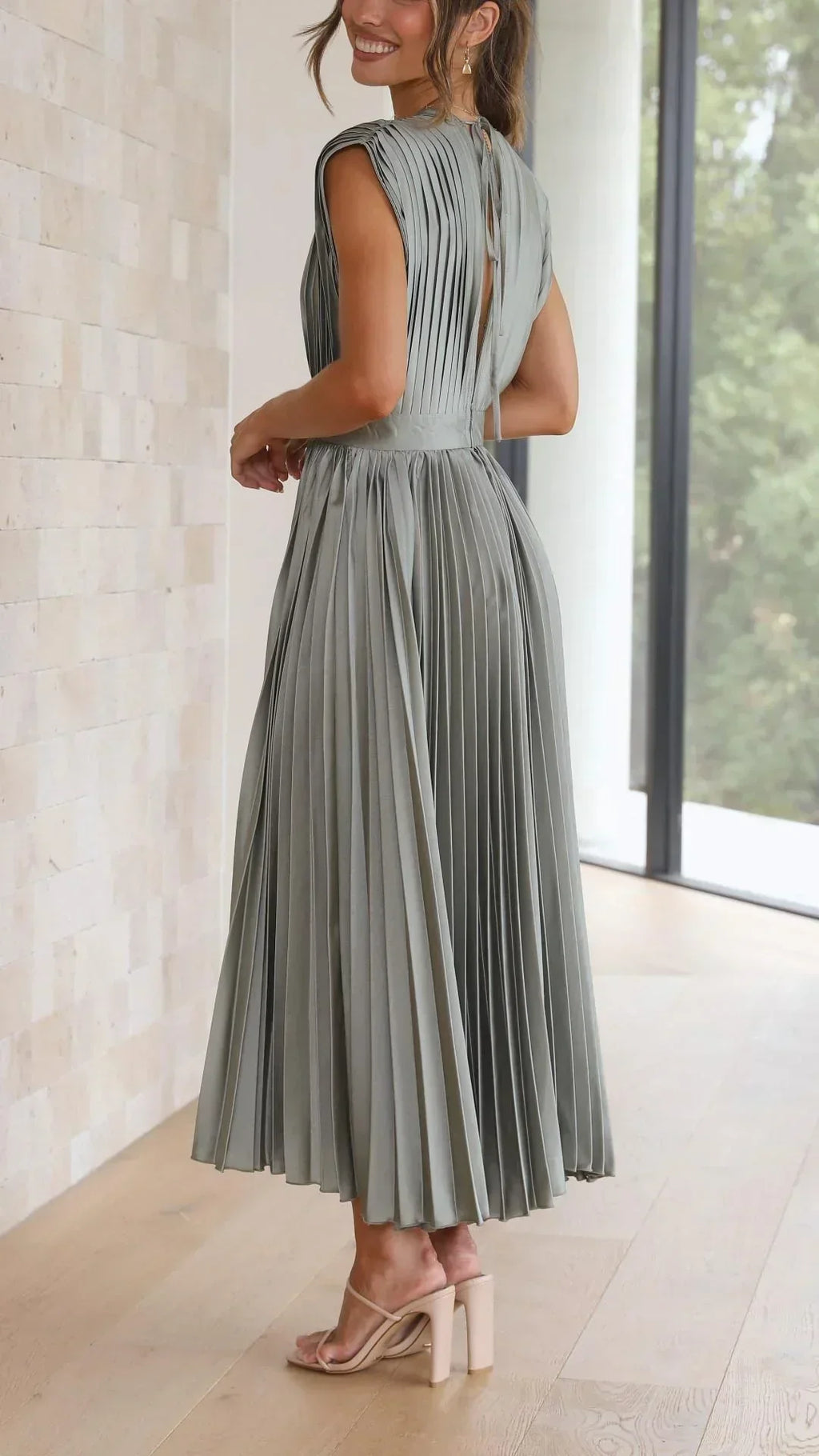 GR | Electrically Pleated, Elegant Sleeveless Dress