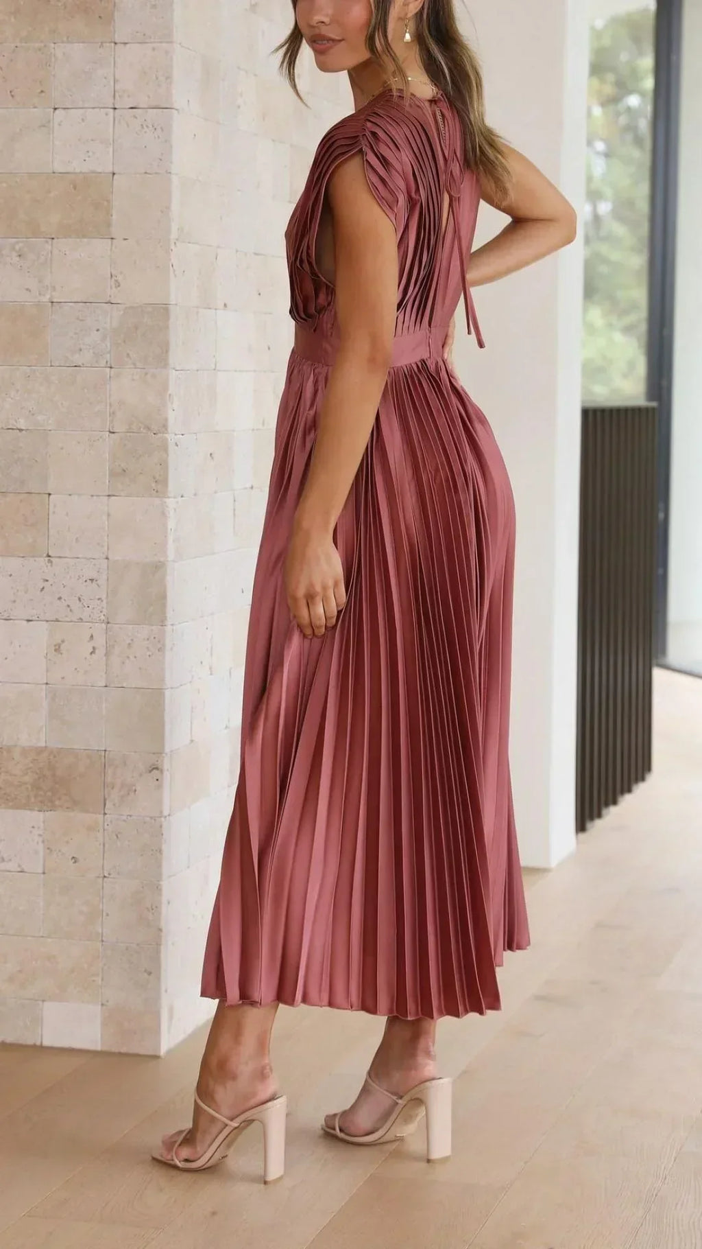 GR | Electrically Pleated, Elegant Sleeveless Dress