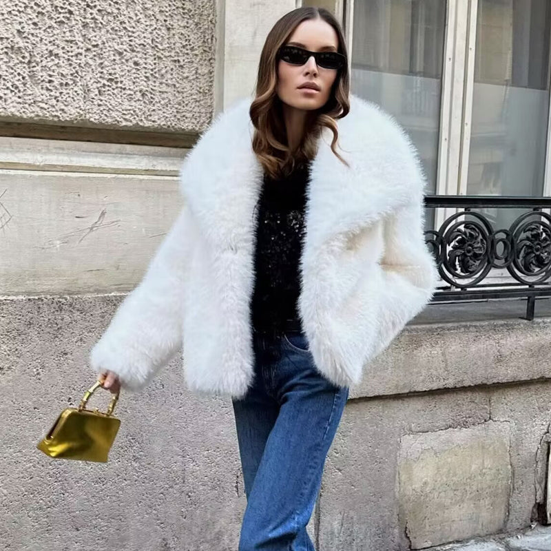 GR | Warm fur jacket for women in a stylish design