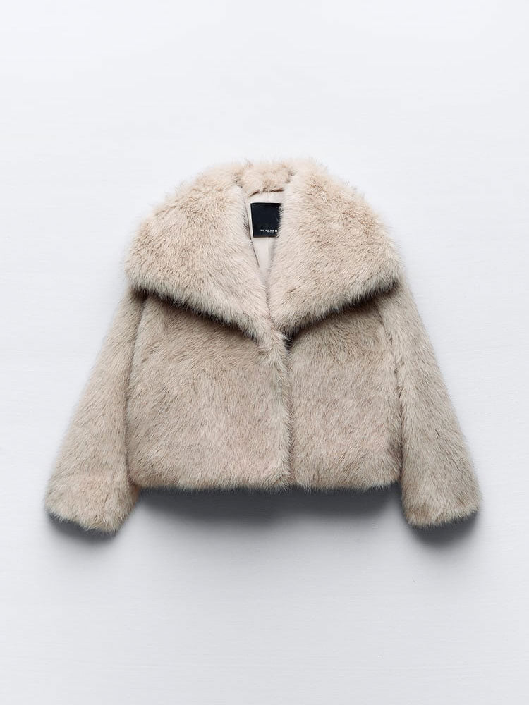 GR | Warm fur jacket for women in a stylish design