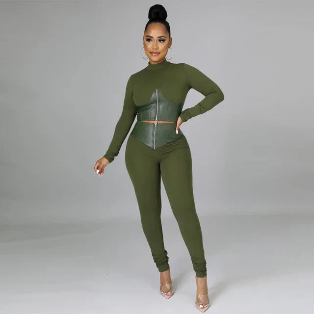 GR | Two-piece set with short faux leather corset and high-waisted trousers