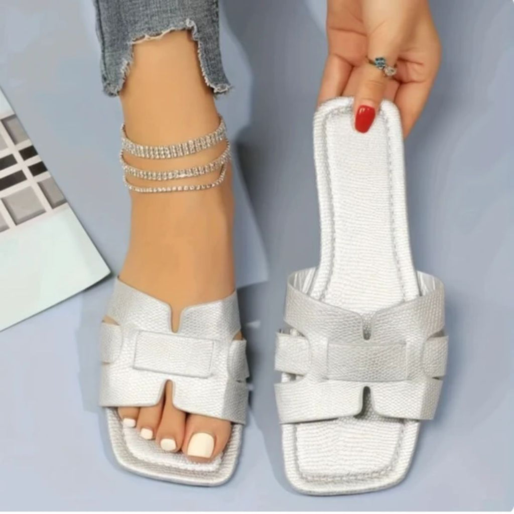 GR | Stylish and versatile sandals for summer