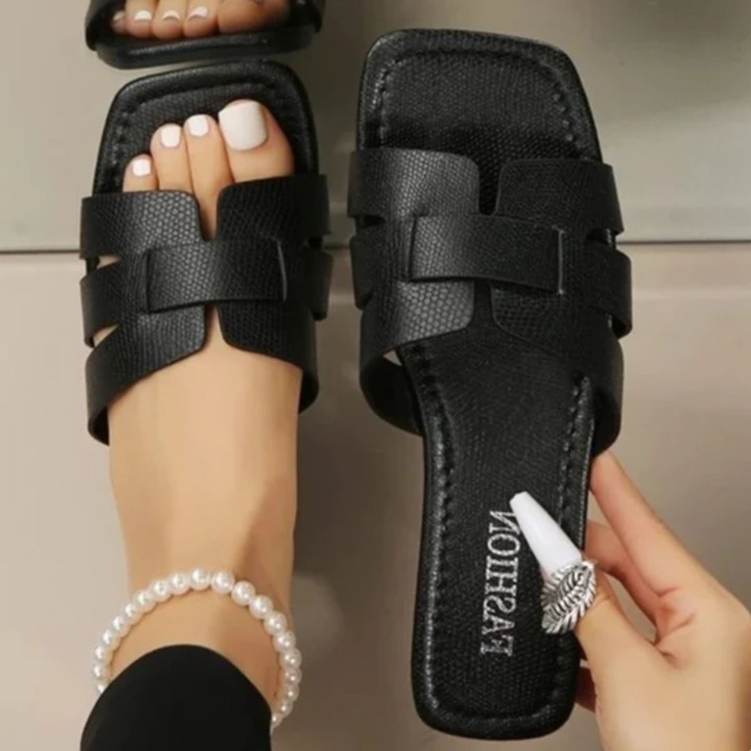 GR | Stylish and versatile sandals for summer