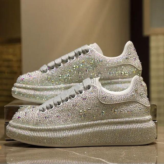 GR | Luxury sports shoes with crystals