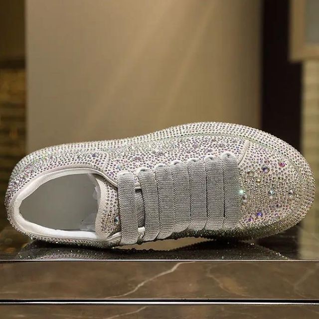 GR | Luxury sports shoes with crystals