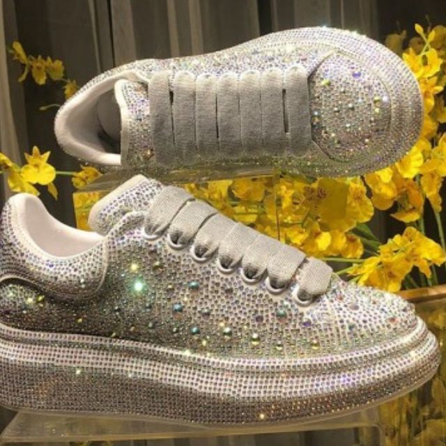 GR | Luxury sports shoes with crystals