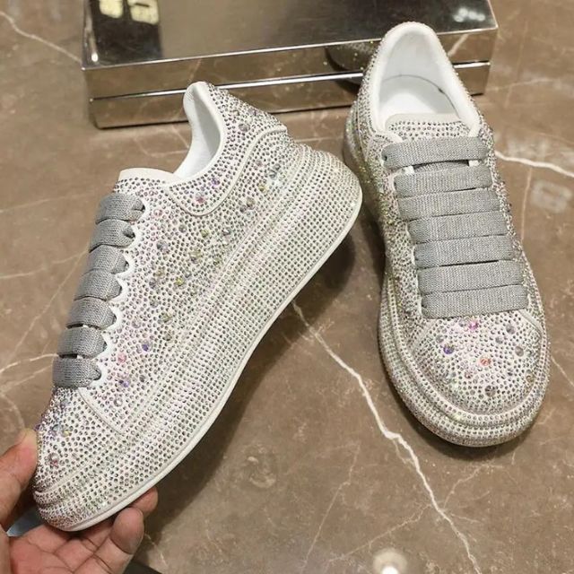 GR | Luxury sports shoes with crystals