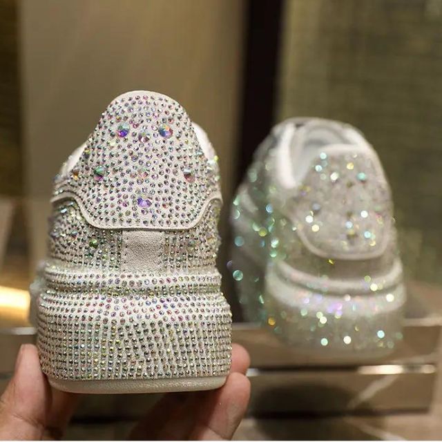 GR | Luxury sports shoes with crystals