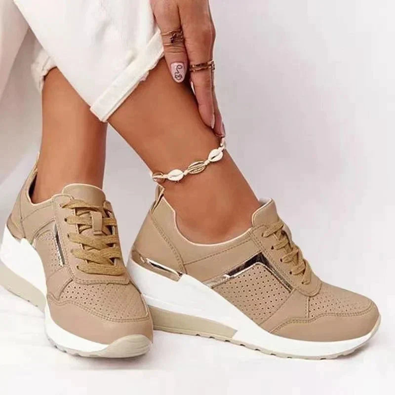 GR | Orthopedic, fashionably flared sneakers with a glossy finish