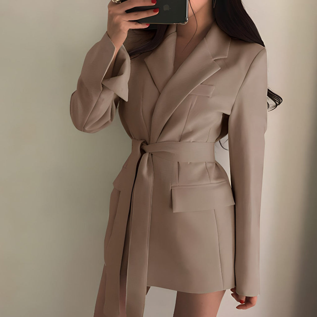 GR - Elegant blazer with belt